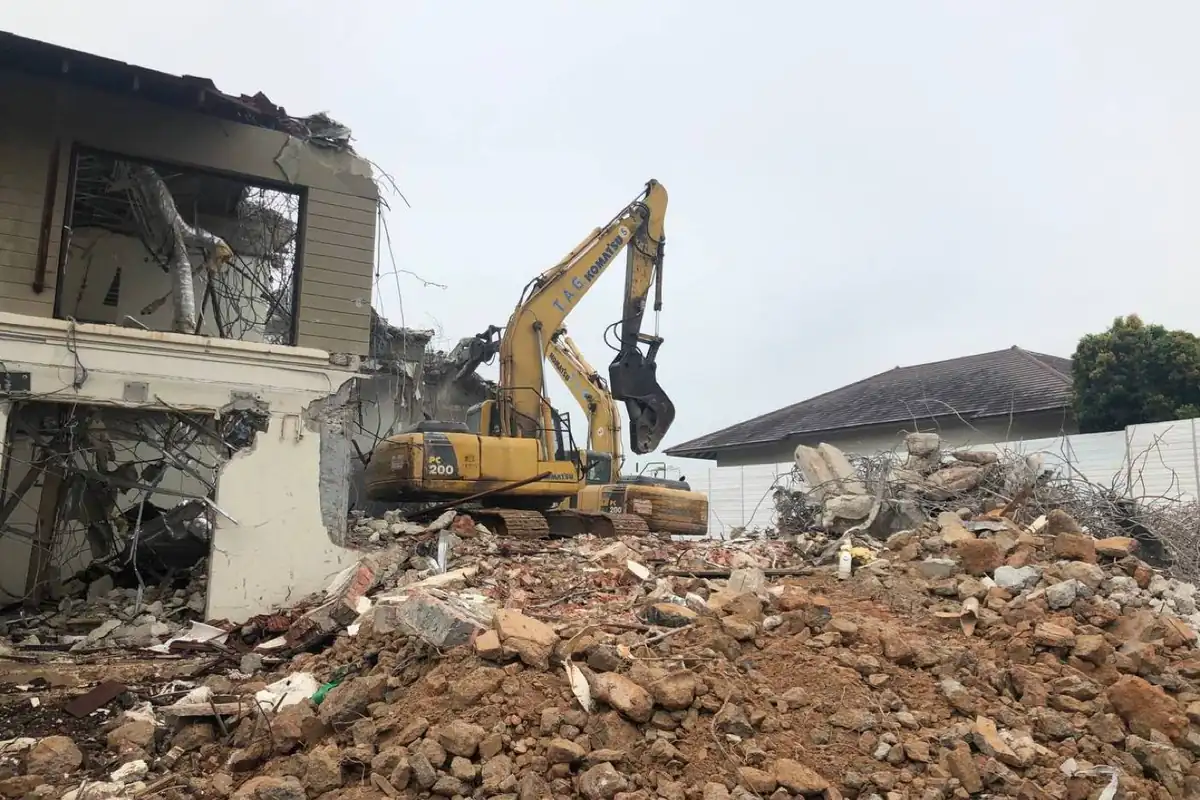 Demolition at 256 Holland Road
